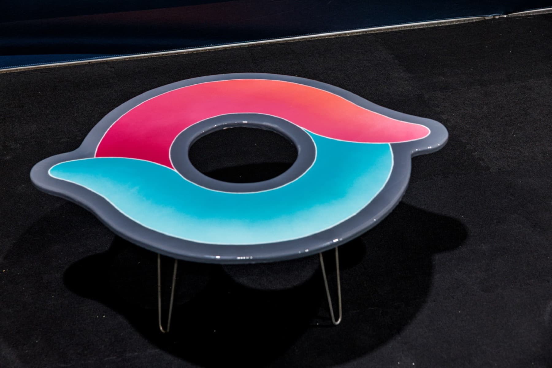 Logo tables